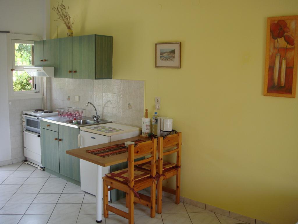 Eleftheria Studios And Apartments Acharavi  Habitación foto